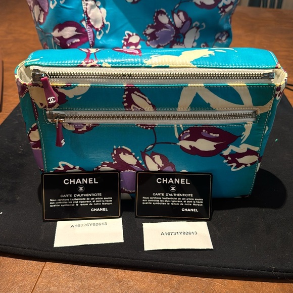 CHANEL TOTE AND COSMETIC BAG - Picture 9 of 11